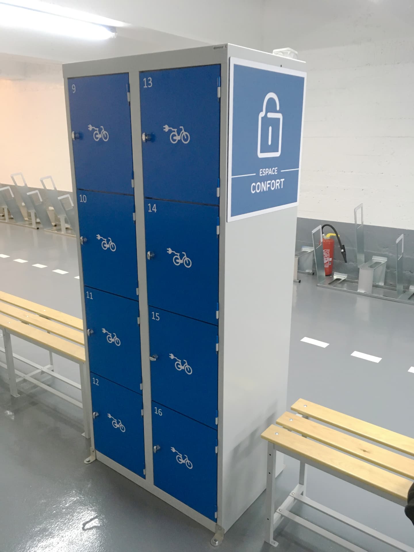 Armadietti per e-bike — armadietti individuali con ricarica per e-bike